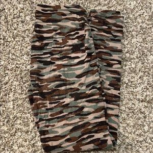 LuLaRoE Camo Leggings OS